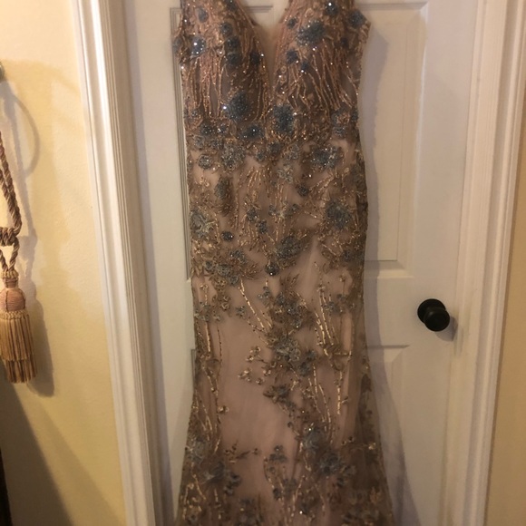 Dress - Picture 7 of 8